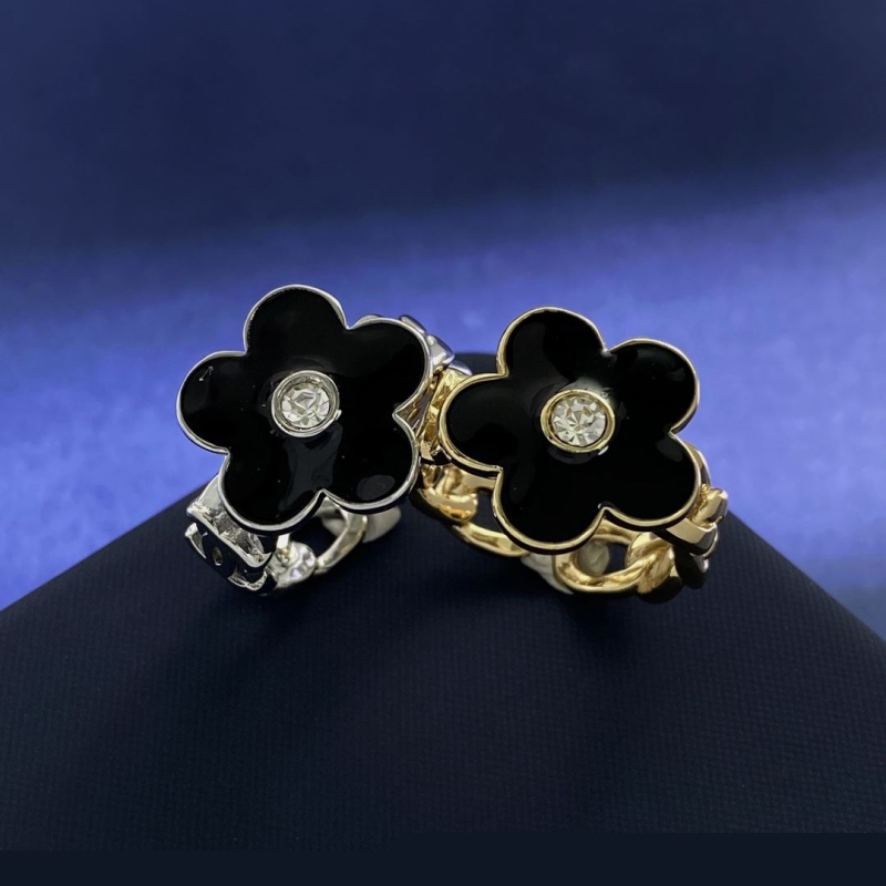 Ch*el rings